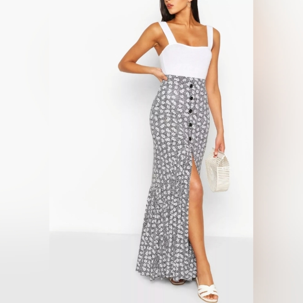 Boohoo Black White Floral Maxi Skirt | Front Slit, Size L